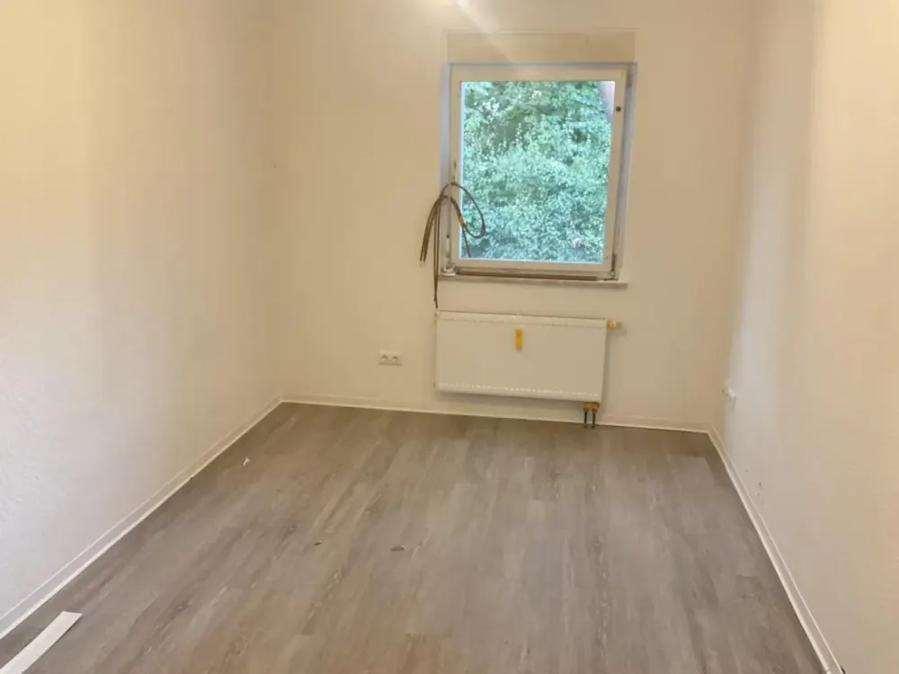Große Küche plus 2 Zimmer und Balkon!
