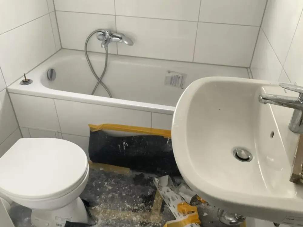 Große Küche plus 2 Zimmer und Balkon!