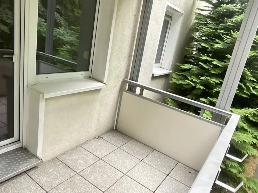Große Küche plus 2 Zimmer und Balkon!