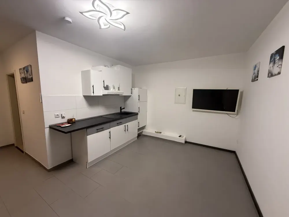 Modern Living in Sossenheim: 2-Room Apartment with Optimal Layout