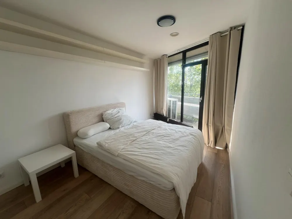 Frisch renovierte Wohnung mit Balkon und TG Parkplatz (Golzheim)