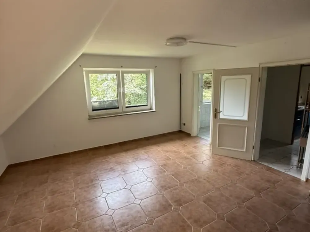 Wohnen mit Charakter: 2,5-Zimmer-Dachgeschosswohnung in Quickborn