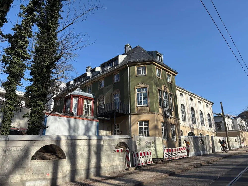 *exklusive Loftwohnung mit Balkon im Lahmann-Sanatorium am Weißen Hirsch*