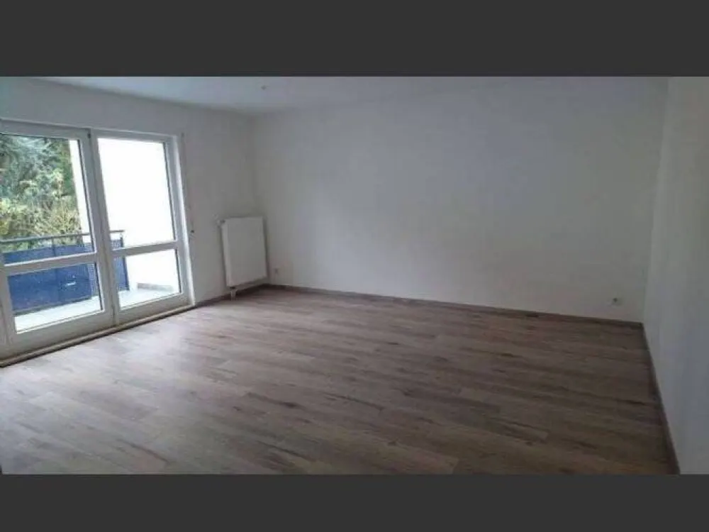 Ruhige 3-Zimmer-Wohnung mit Balkon, Einbauküche, Aufzug & TG-Stellplatz in Nürnberg-Laufamholz