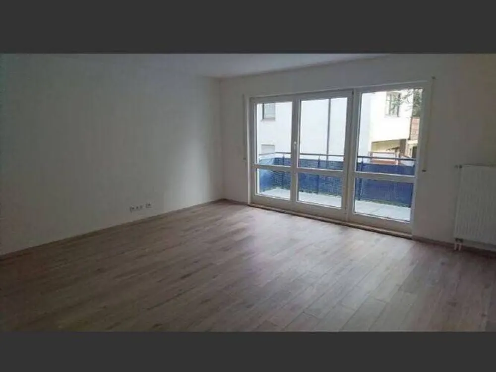Ruhige 3-Zimmer-Wohnung mit Balkon, Einbauküche, Aufzug & TG-Stellplatz in Nürnberg-Laufamholz