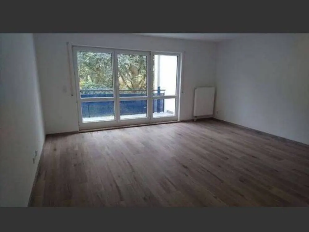 Ruhige 3-Zimmer-Wohnung mit Balkon, Einbauküche, Aufzug & TG-Stellplatz in Nürnberg-Laufamholz