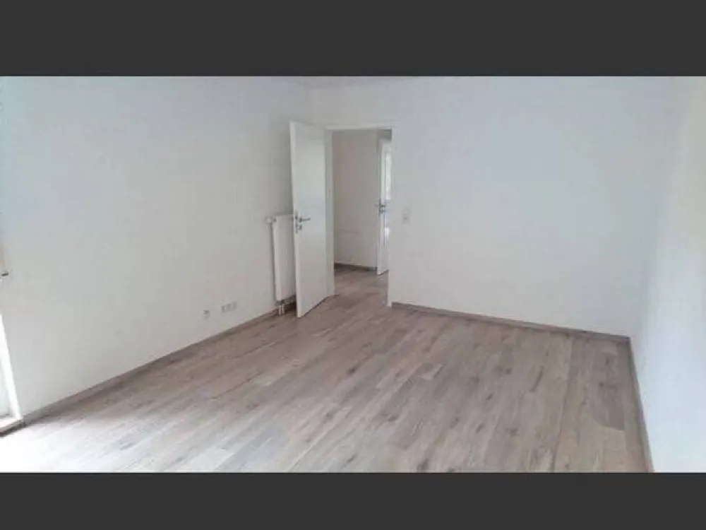 Ruhige 3-Zimmer-Wohnung mit Balkon, Einbauküche, Aufzug & TG-Stellplatz in Nürnberg-Laufamholz