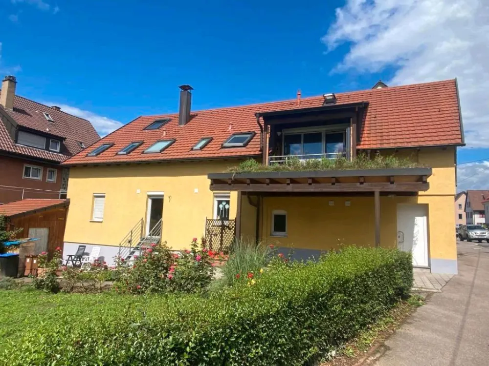 3,5-Zimmer-Wohnung mit Veranda und Garage