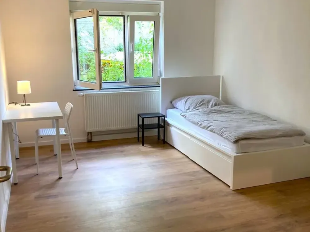 Helles 3-Zimmer-Apartment mit Balkon und Einbauküche in Köln-Am Bayenturm