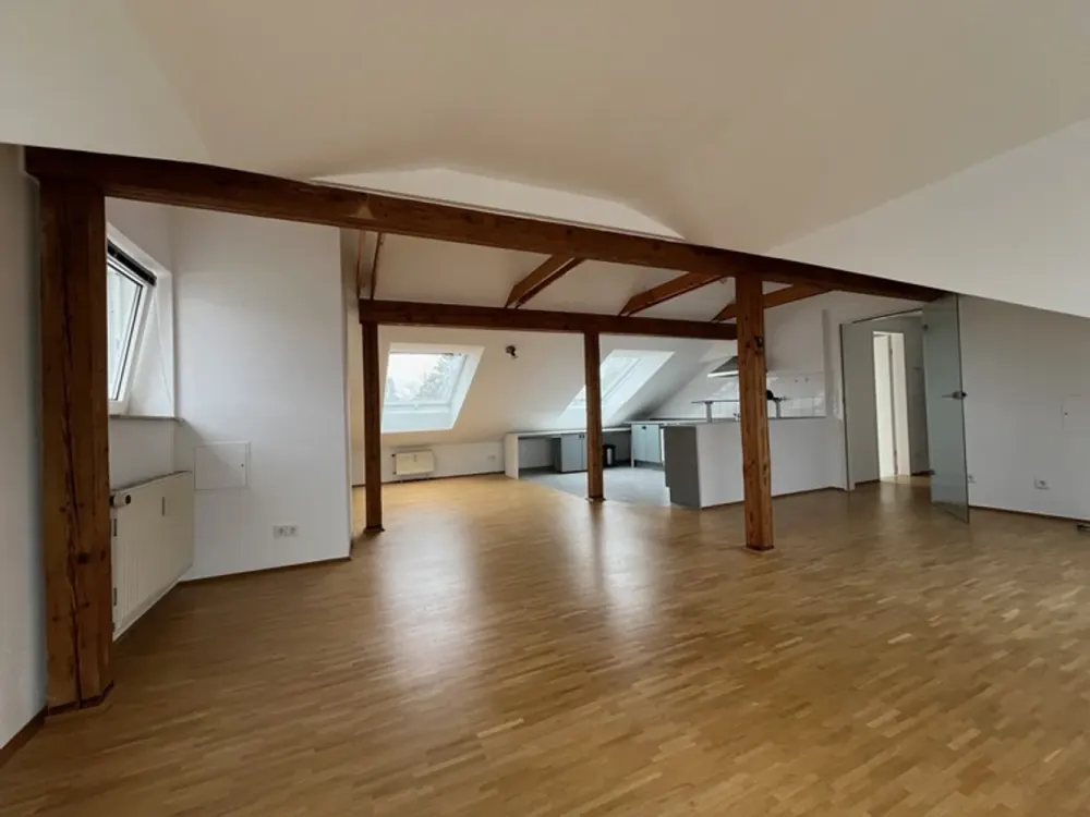 Perfekt für den Single - sehr großzügige und absolut ruhige DG-Wohnung in SW-Lage in Unterhaching
