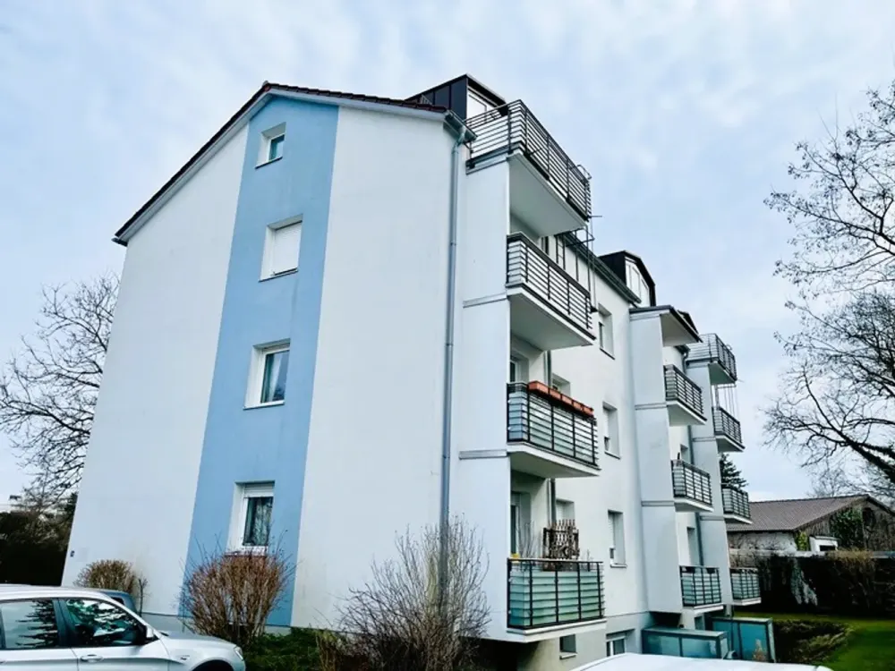 Perfekt für den Single - sehr großzügige und absolut ruhige DG-Wohnung in SW-Lage in Unterhaching