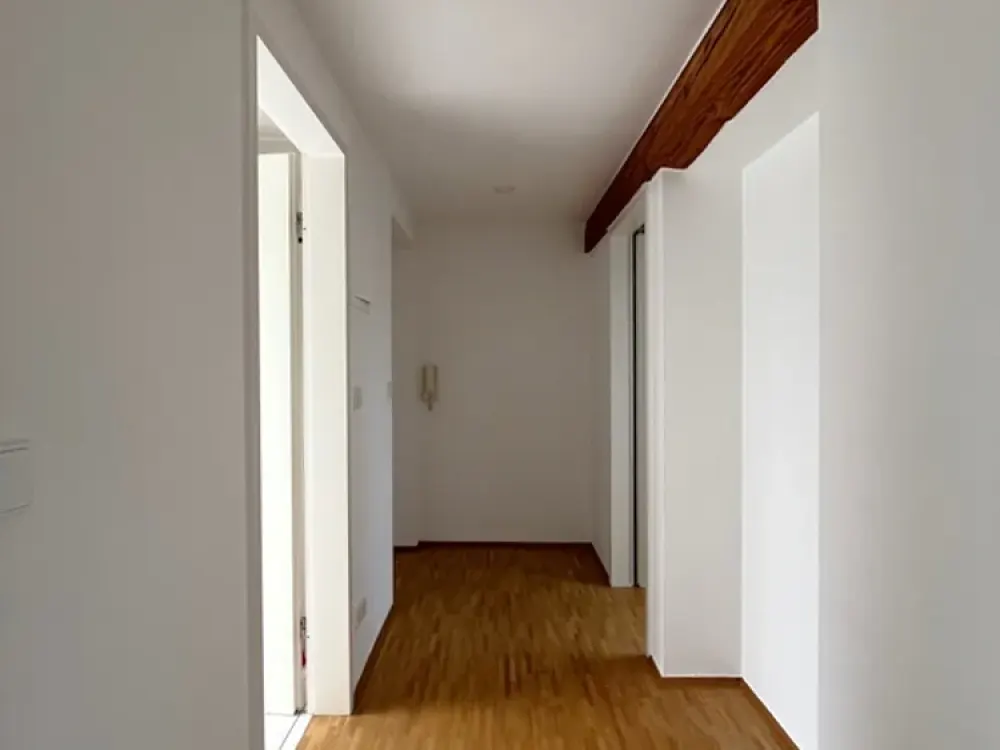 Perfekt für den Single - sehr großzügige und absolut ruhige DG-Wohnung in SW-Lage in Unterhaching