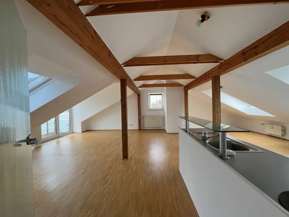 Perfekt für den Single - sehr großzügige und absolut ruhige DG-Wohnung in SW-Lage in Unterhaching