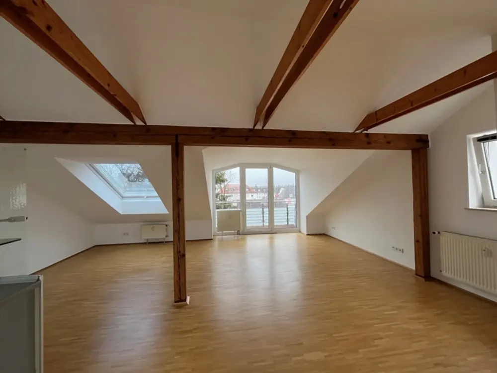Perfekt für den Single - sehr großzügige und absolut ruhige DG-Wohnung in SW-Lage in Unterhaching