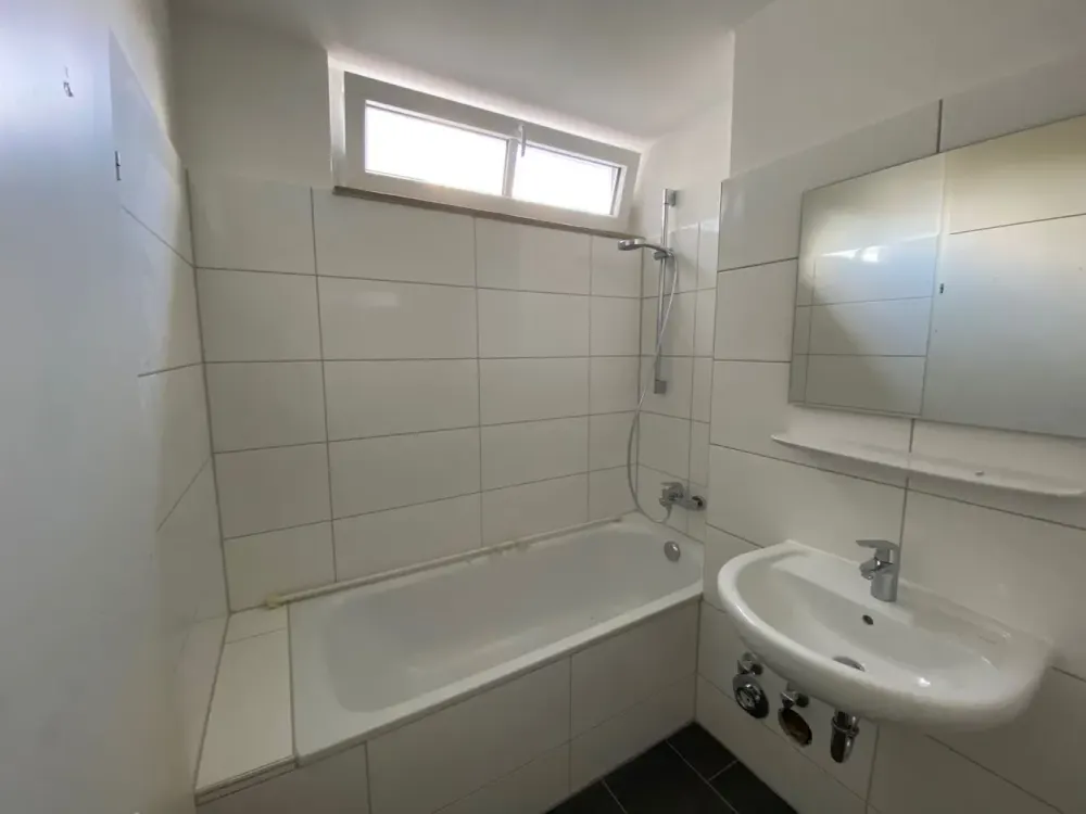 Gepflegte 1-Zimmer-Wohnung in Ottobrunn, Balkon, Einbauküche, Aufzug, TG-Stellplatz