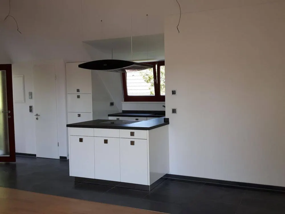 3 Zimmer lichtdurchflutete DG-Wohnung Inmitten von München-Waldtrudering