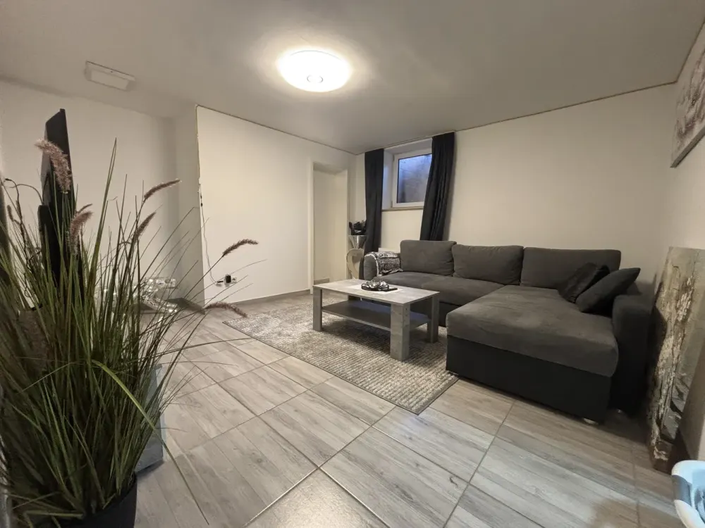 Charmante 2 Zimmer Souterrain Wohnung in Eibach