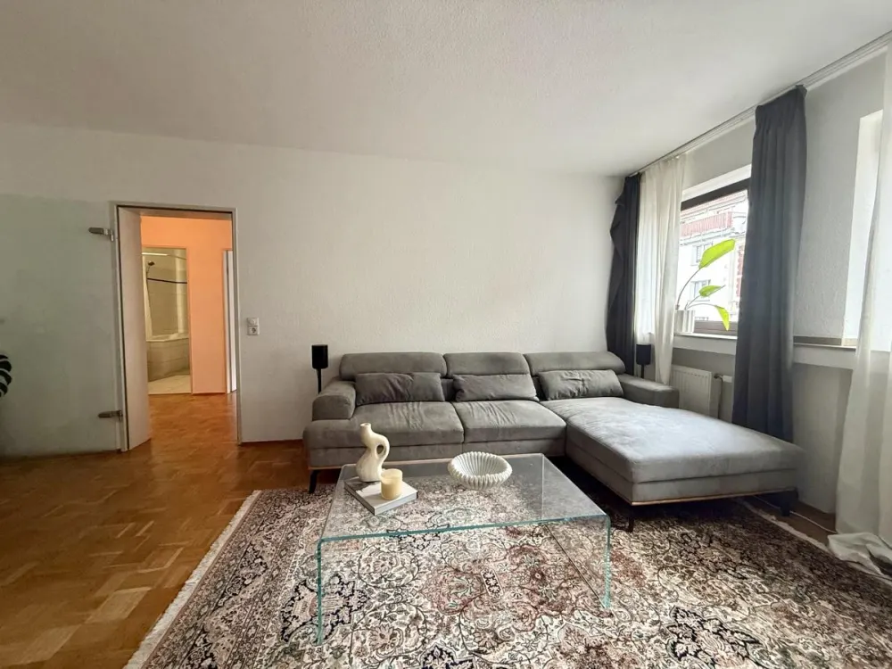 Oberkassel! 2-Zimmerwohnung in zentraler Lage - mit Tiefgaragenstellplatz!