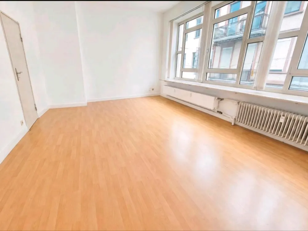Spacious Shared Apartment Room in Central Location of Saarbrücken