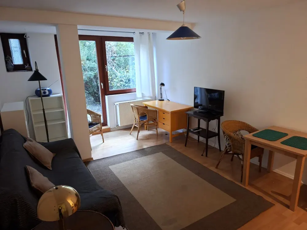 Furnished 2-Room Basement Apartment in Altbremer House
