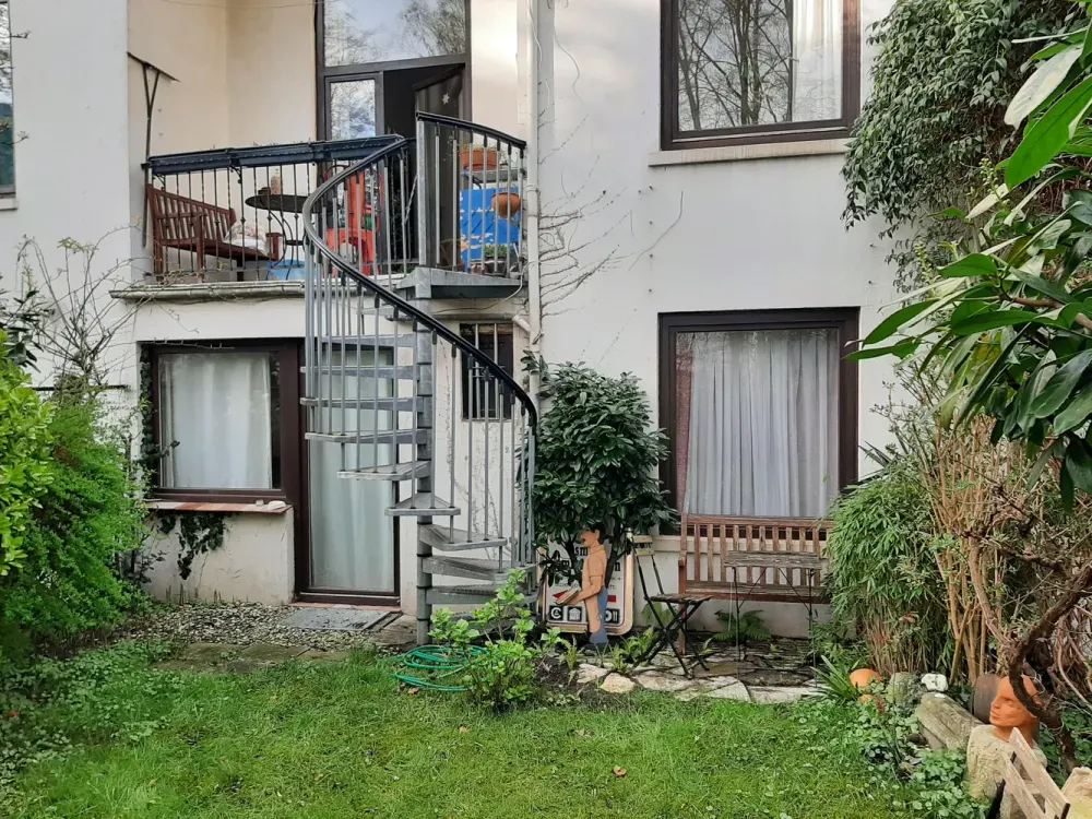 Furnished 2-Room Basement Apartment in Altbremer House