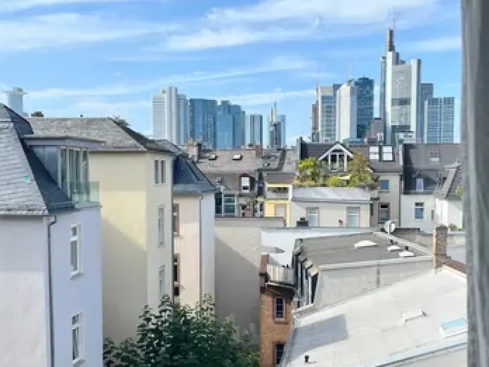 Altbau-Vibes mit Skyline-View: Helle und ruhige 1-Zi.-Wohnung im Herzen von Sachsenhausen