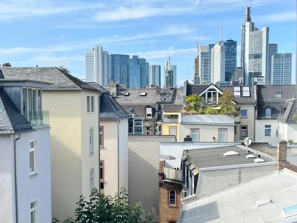 Altbau-Vibes mit Skyline-View: Helle und ruhige 1-Zi.-Wohnung im Herzen von Sachsenhausen