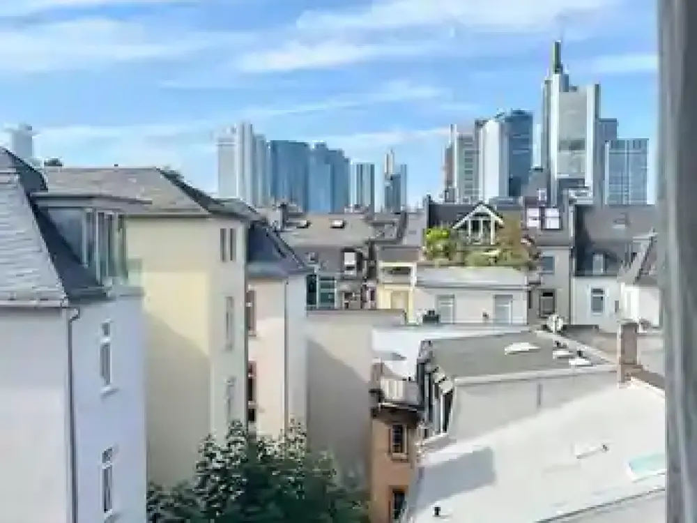 Altbau-Vibes mit Skyline-View: Helle und ruhige 1-Zi.-Wohnung im Herzen von Sachsenhausen
