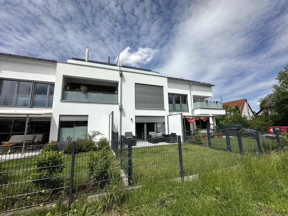 S2-OTTENHOFEN -TOP NEU, helle 3-Zi.-Whg., gr. S-Dachterrasse, Parkett, Bad DU/WC, Fenster, EBK