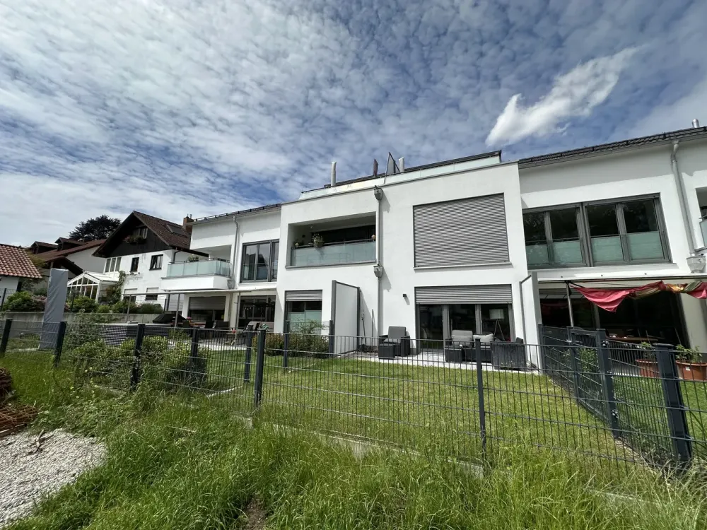 S2-OTTENHOFEN -TOP NEU, helle 3-Zi.-Whg., gr. S-Dachterrasse, Parkett, Bad DU/WC, Fenster, EBK