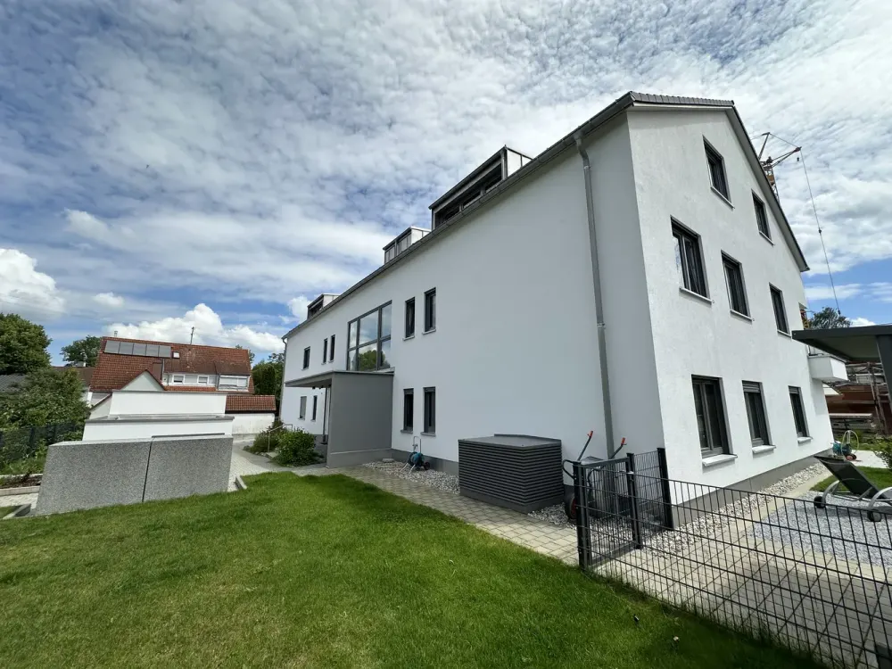 S2-OTTENHOFEN -TOP NEU, helle 3-Zi.-Whg., gr. S-Dachterrasse, Parkett, Bad DU/WC, Fenster, EBK