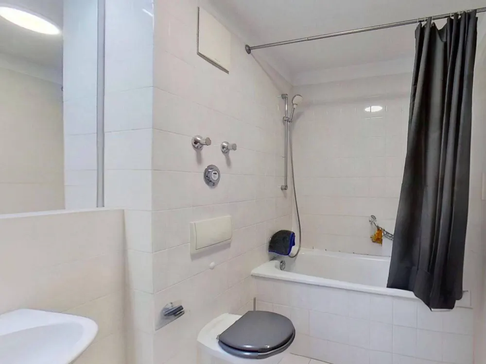 ** Helle 2 Zimmer-Wohnung mit BALKON in Hellerhof **