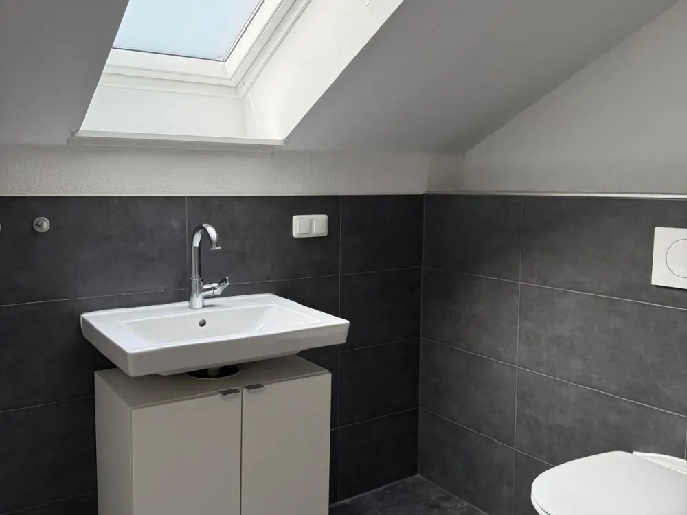 73 m², Helle Dachgeschosswohnung mit großer Südwest-Loggia