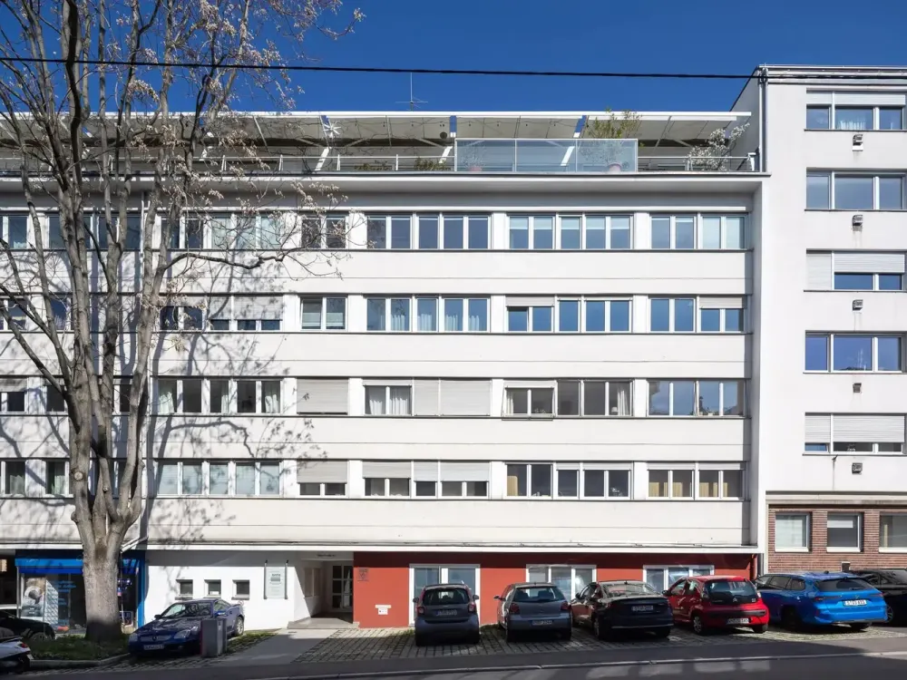 Zentrales Wohnen in Stuttgart: 2,5-Zimmer-Wohnung inkl. Wintergarten