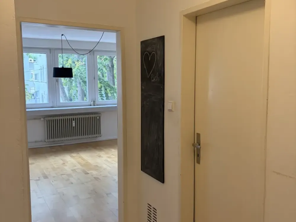 Zentrales Wohnen in Stuttgart: 2,5-Zimmer-Wohnung inkl. Wintergarten