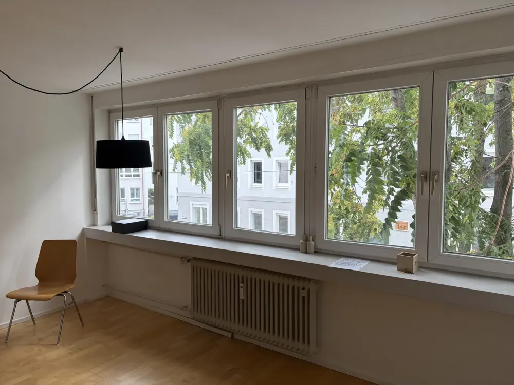 Zentrales Wohnen in Stuttgart: 2,5-Zimmer-Wohnung inkl. Wintergarten