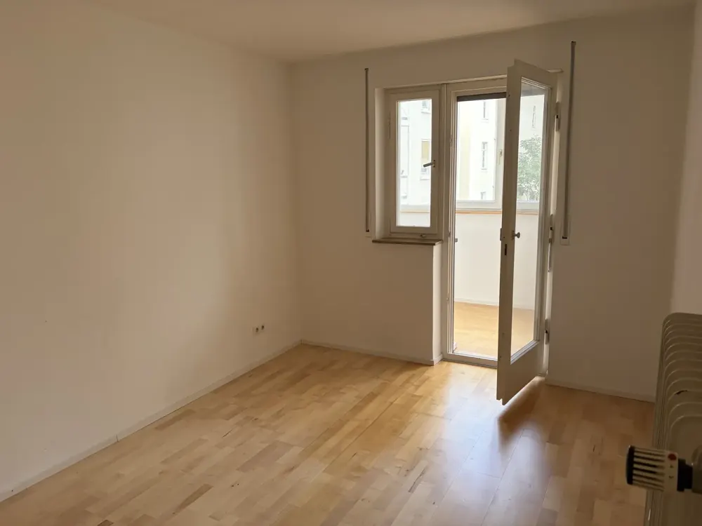 Zentrales Wohnen in Stuttgart: 2,5-Zimmer-Wohnung inkl. Wintergarten