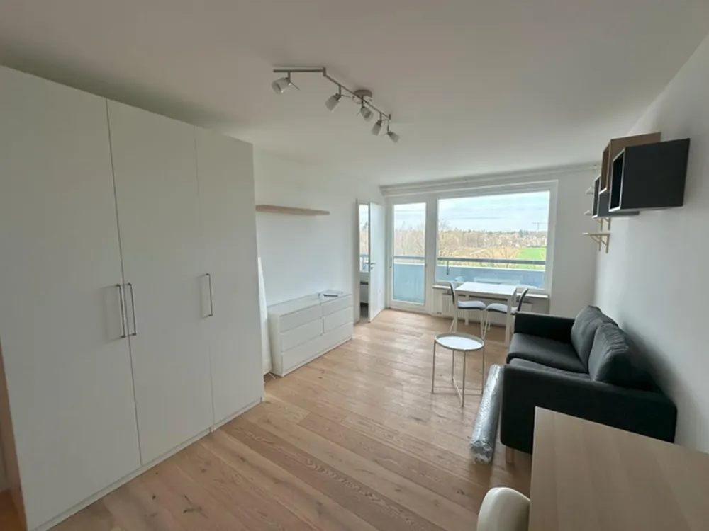 Großes möbliertes 1-Zimmer Apartment mit Balkon in München-Solln ab 01.04.2026 zu vermieten