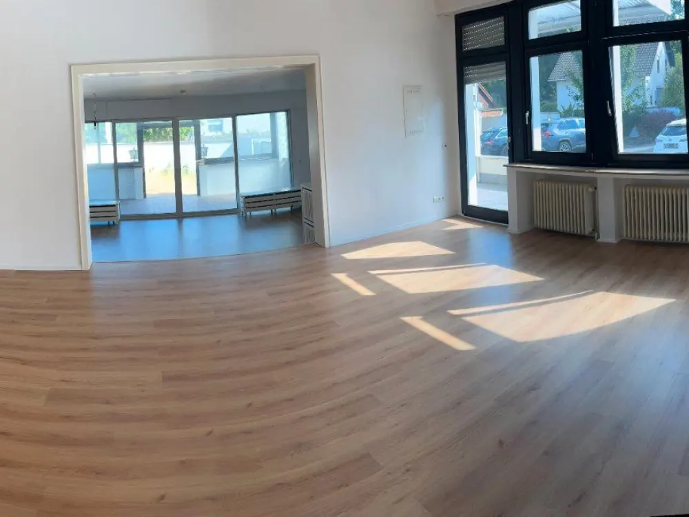 Große Wohnung in Bergisch Gladbach Gronau, frisch saniert