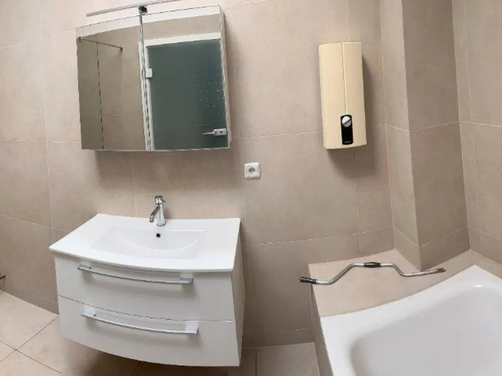 Große Wohnung in Bergisch Gladbach Gronau, frisch saniert