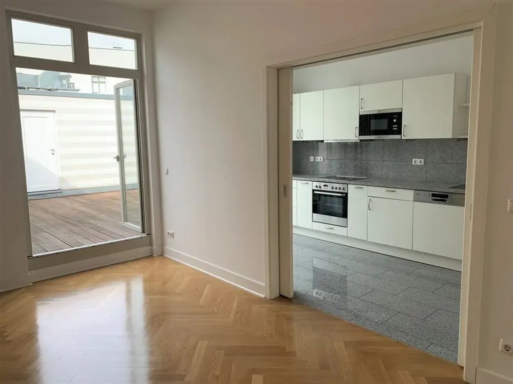 *Wunderschöne DG-Wohnung am Hackeschen Markt mit Himmelsblick*