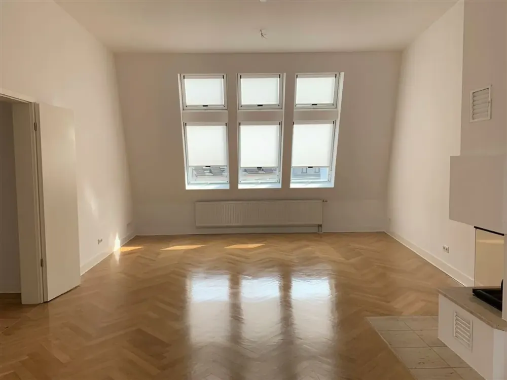 *Wunderschöne DG-Wohnung am Hackeschen Markt mit Himmelsblick*