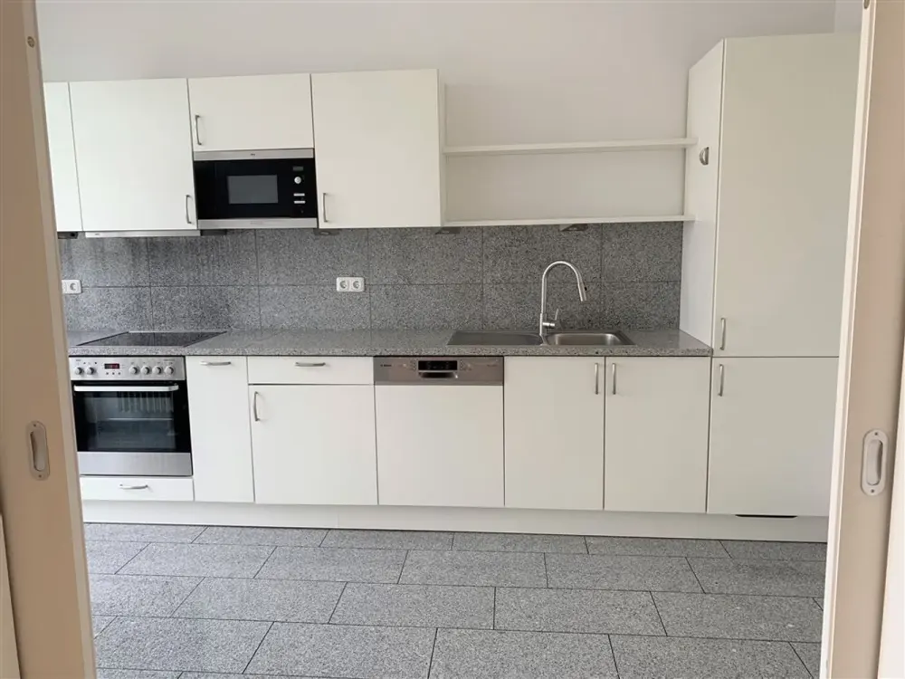 *Wunderschöne DG-Wohnung am Hackeschen Markt mit Himmelsblick*