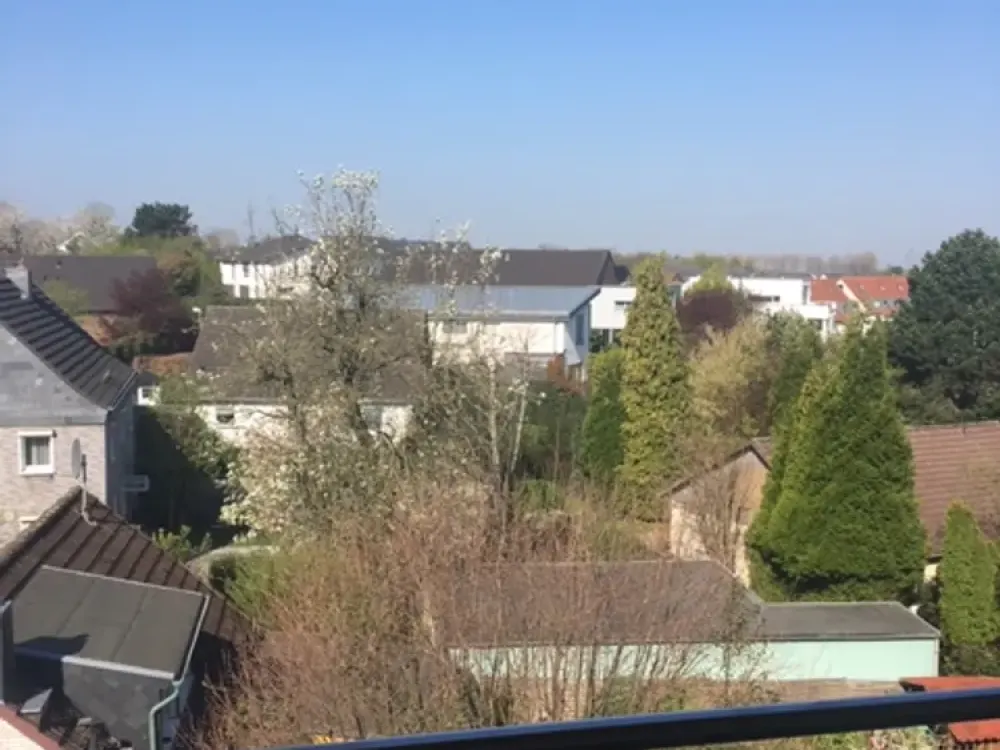 Metzkausen - Penthouse - Sunny Balcony - Short Distances to Düsseldorf, BAB 3 and the Airport