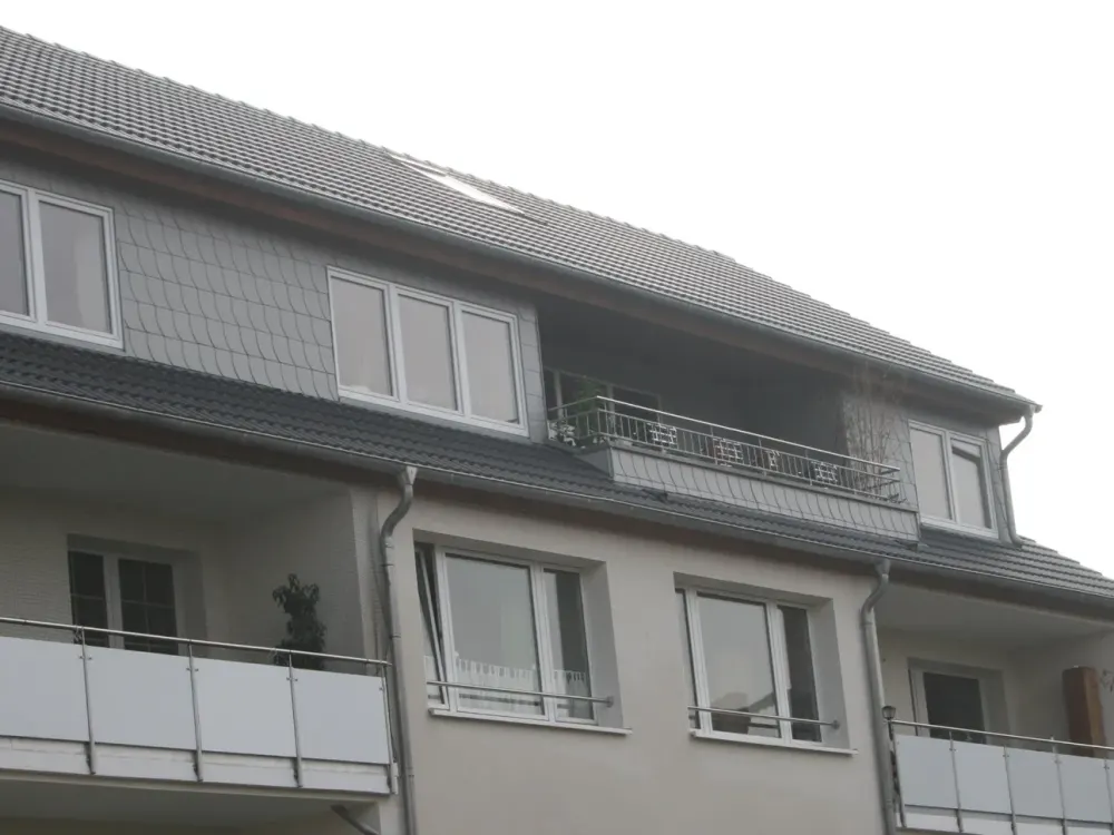 Metzkausen - Penthouse - Sunny Balcony - Short Distances to Düsseldorf, BAB 3 and the Airport