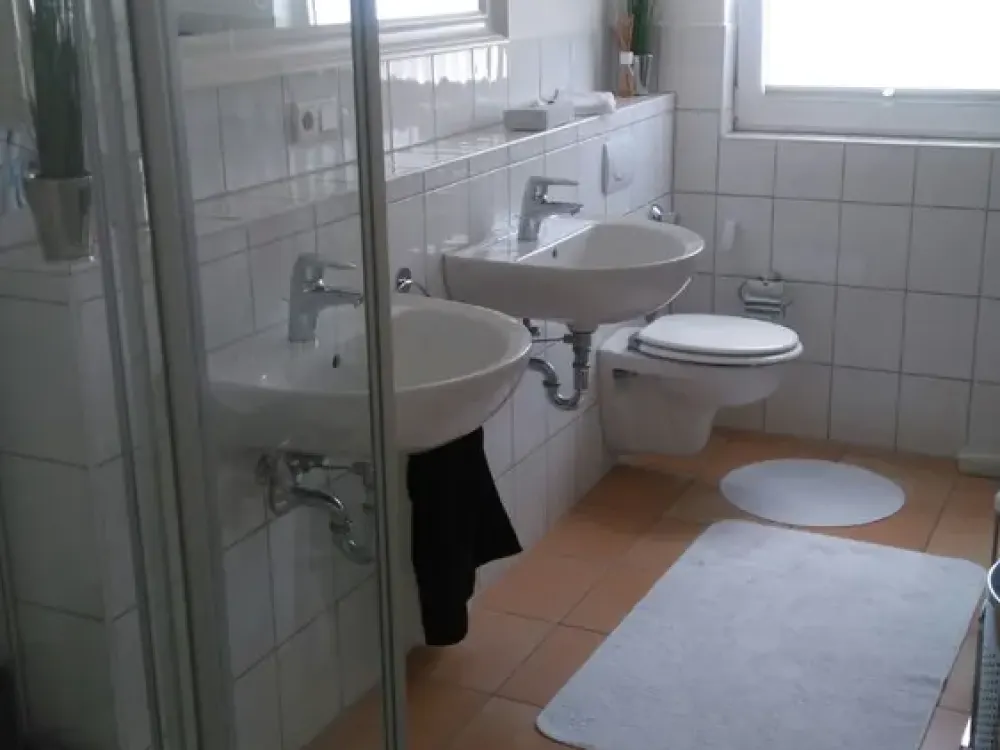 Metzkausen - Penthouse - Sunny Balcony - Short Distances to Düsseldorf, BAB 3 and the Airport