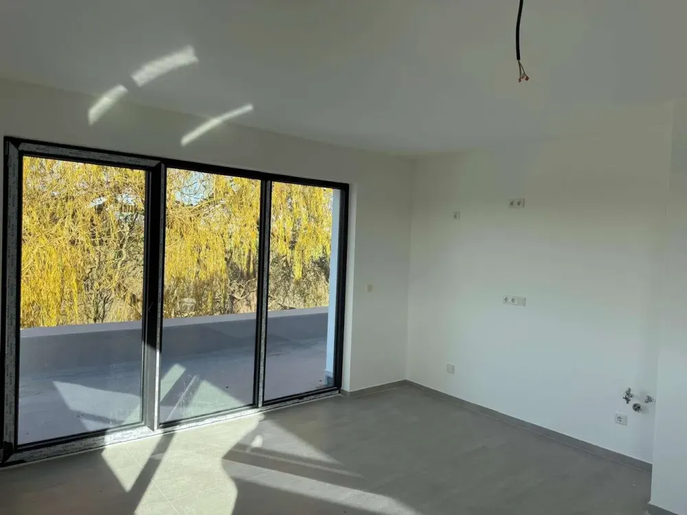 Modernes Penthouse zur Miete, Erstbezug mit großzügiger Dachterrasse und Blick ins Grüne