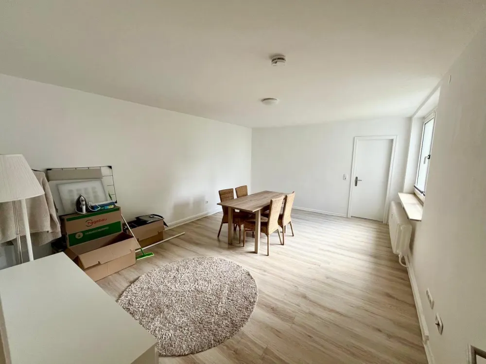 Sanierte 3 - Zimmer Wohnung im vorderen Westen