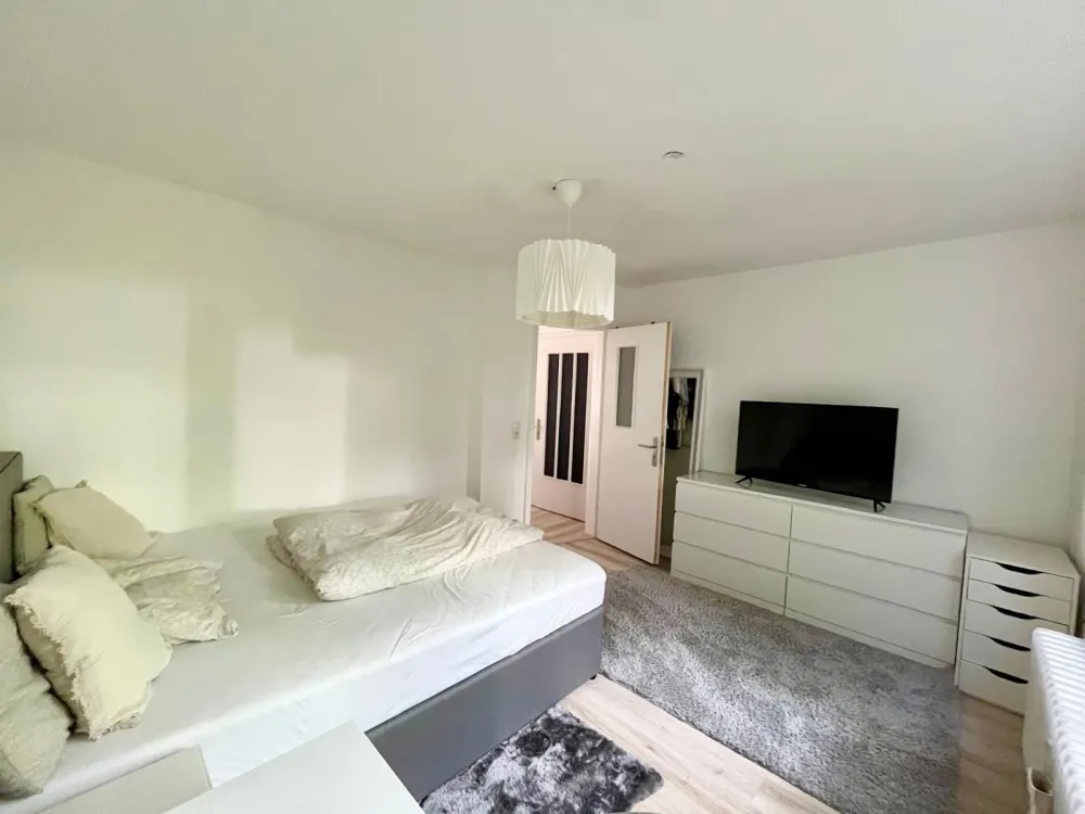 Sanierte 3 - Zimmer Wohnung im vorderen Westen