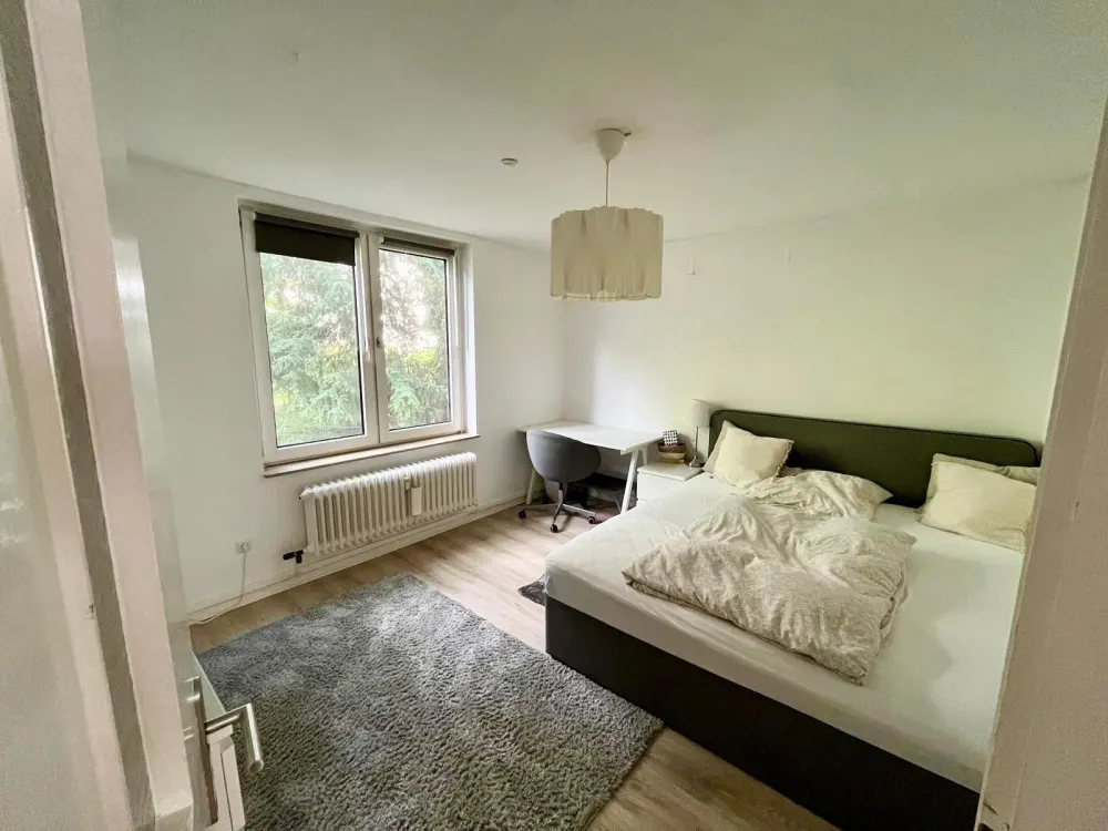 Sanierte 3 - Zimmer Wohnung im vorderen Westen